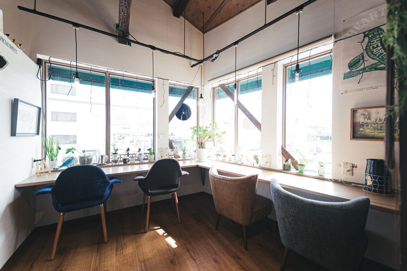 お客様の流れやスタッフの動線を考慮した、効率的で美しい内装工事を実施します